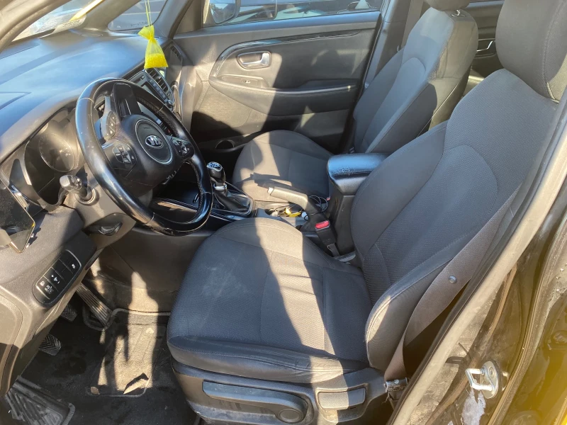 Kia Carens 1.7 crdi, снимка 7 - Автомобили и джипове - 52420008