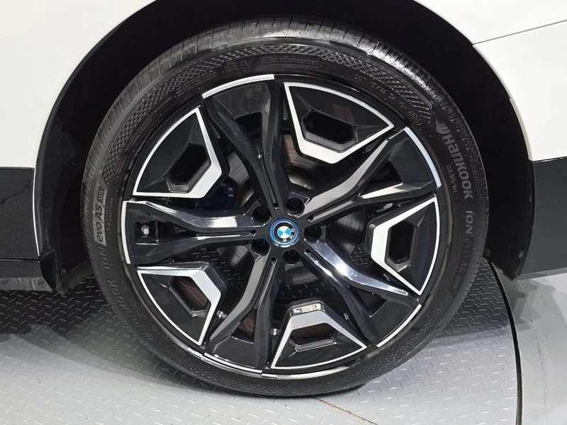 BMW iX xDrive40 First Edition| 326к.с., снимка 5 - Автомобили и джипове - 56021214