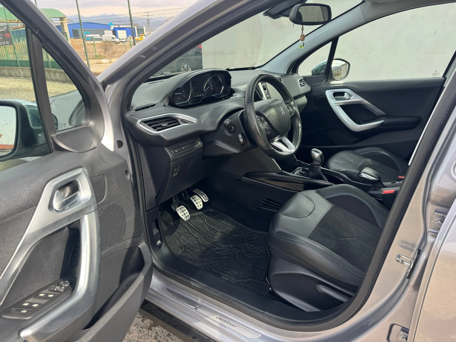 Peugeot 2008 1.2T * CROSSWAY* PANORAMA* FULL* , снимка 9 - Автомобили и джипове - 53903222
