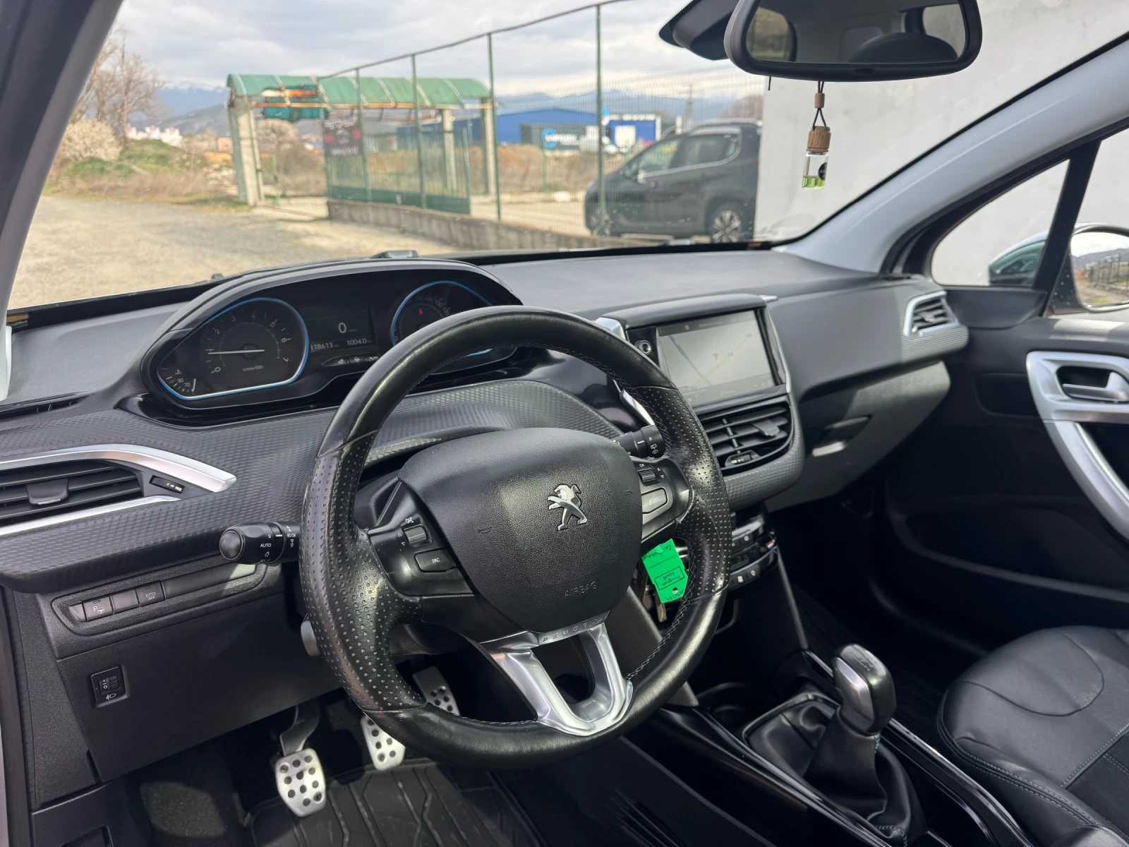 Peugeot 2008 1.2T * CROSSWAY* PANORAMA* FULL* , снимка 10 - Автомобили и джипове - 53903222