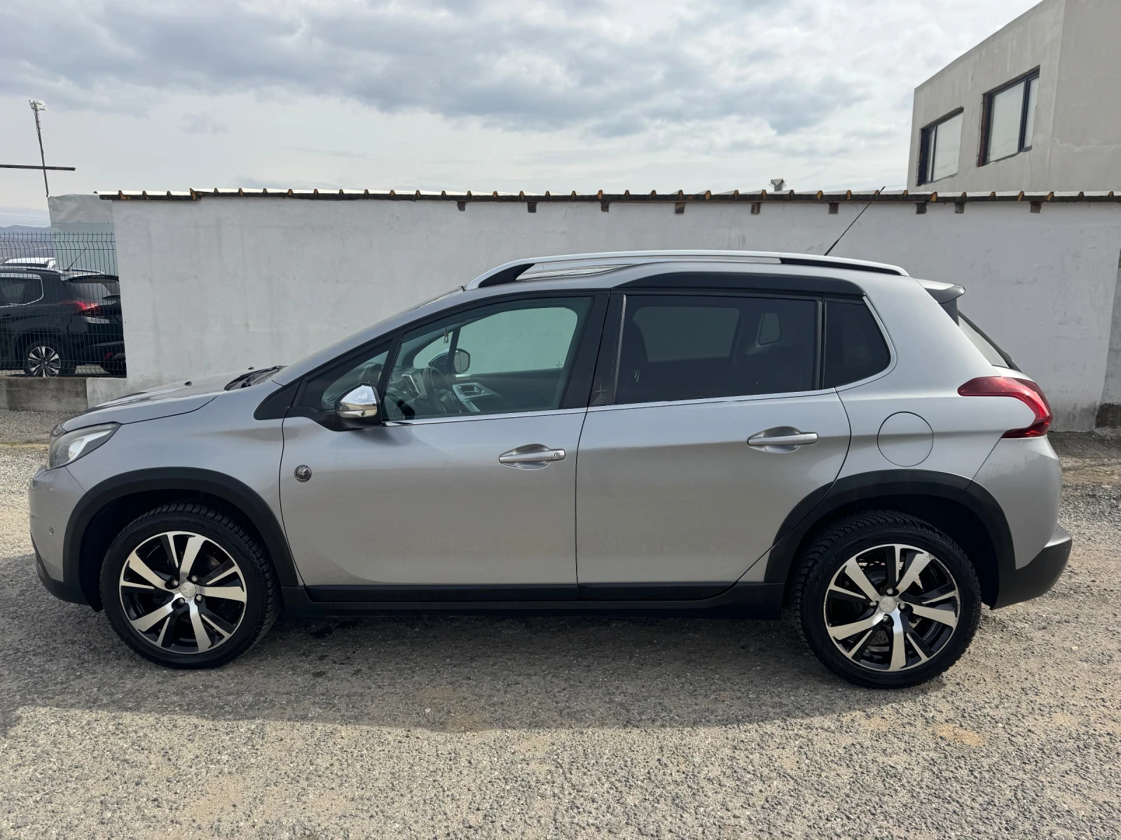 Peugeot 2008 1.2T * CROSSWAY* PANORAMA* FULL* , снимка 8 - Автомобили и джипове - 53903222