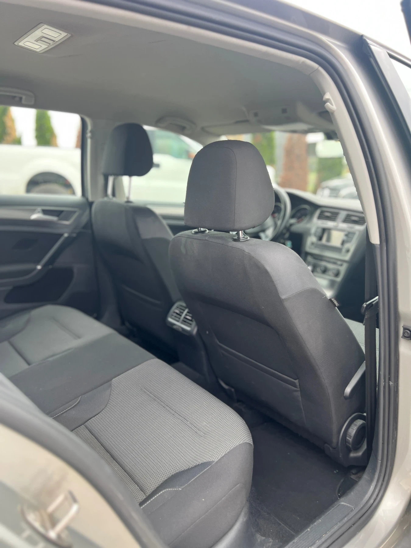VW Golf 1.6 TDI / DSG / ТОП / ЛИЗИНГ, снимка 10 - Автомобили и джипове - 54573877