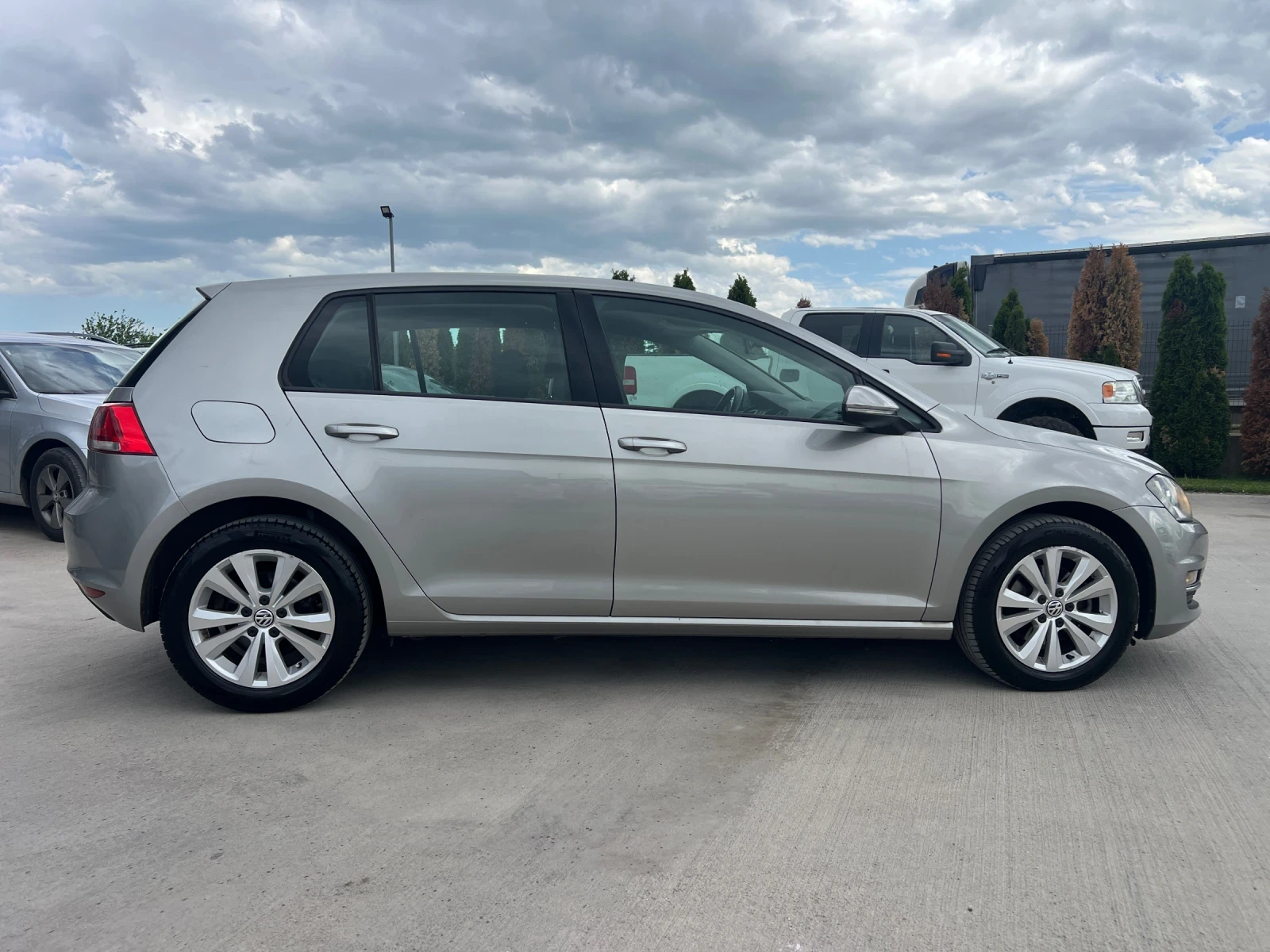 VW Golf 1.6 TDI / DSG / ТОП / ЛИЗИНГ, снимка 4 - Автомобили и джипове - 54573877