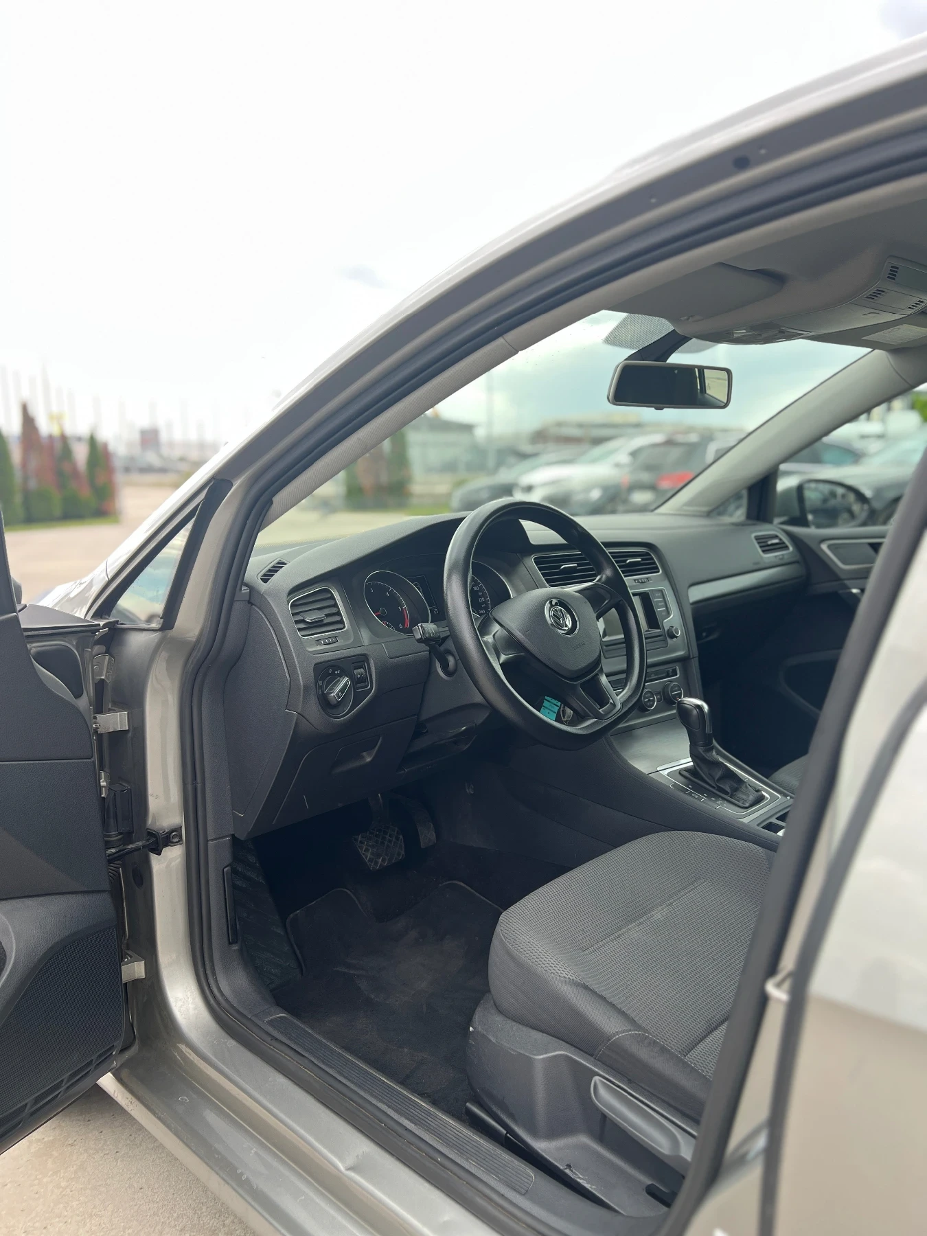 VW Golf 1.6 TDI / DSG / ТОП / ЛИЗИНГ, снимка 7 - Автомобили и джипове - 54573877