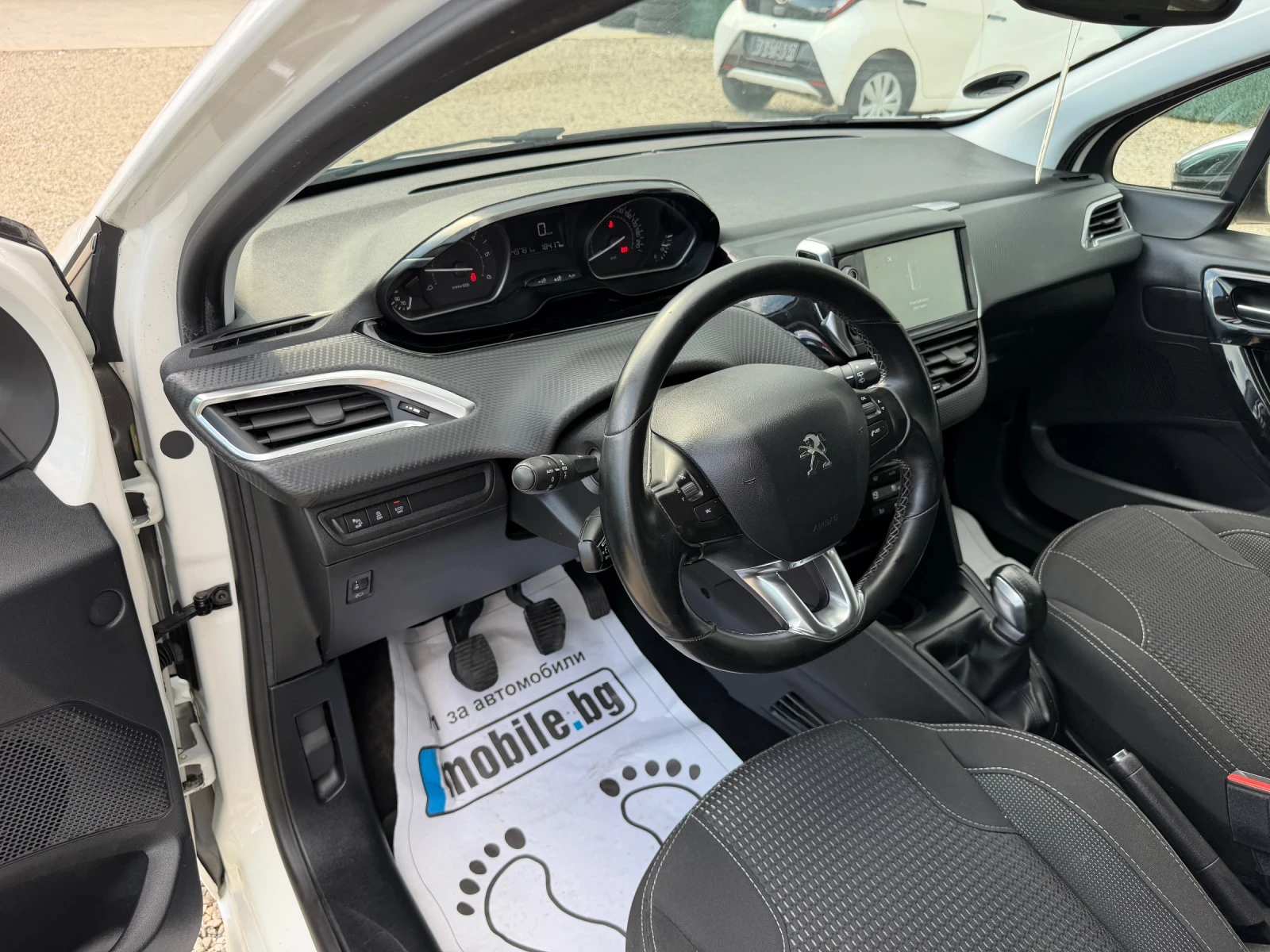 Peugeot 208 1.6d/100hp/NAVI/PANORAMA/CAMERA/, снимка 8 - Автомобили и джипове - 54983269