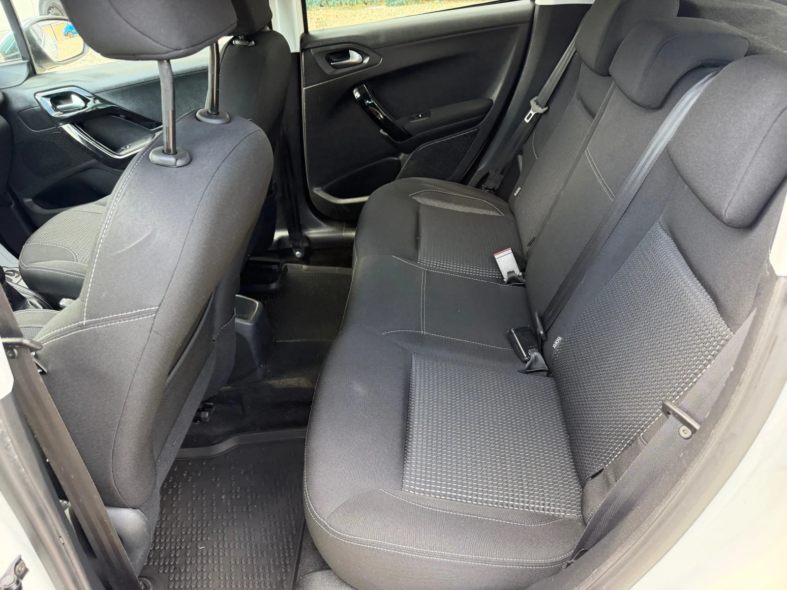 Peugeot 208 1.6d/100hp/NAVI/PANORAMA/CAMERA/, снимка 13 - Автомобили и джипове - 54983269