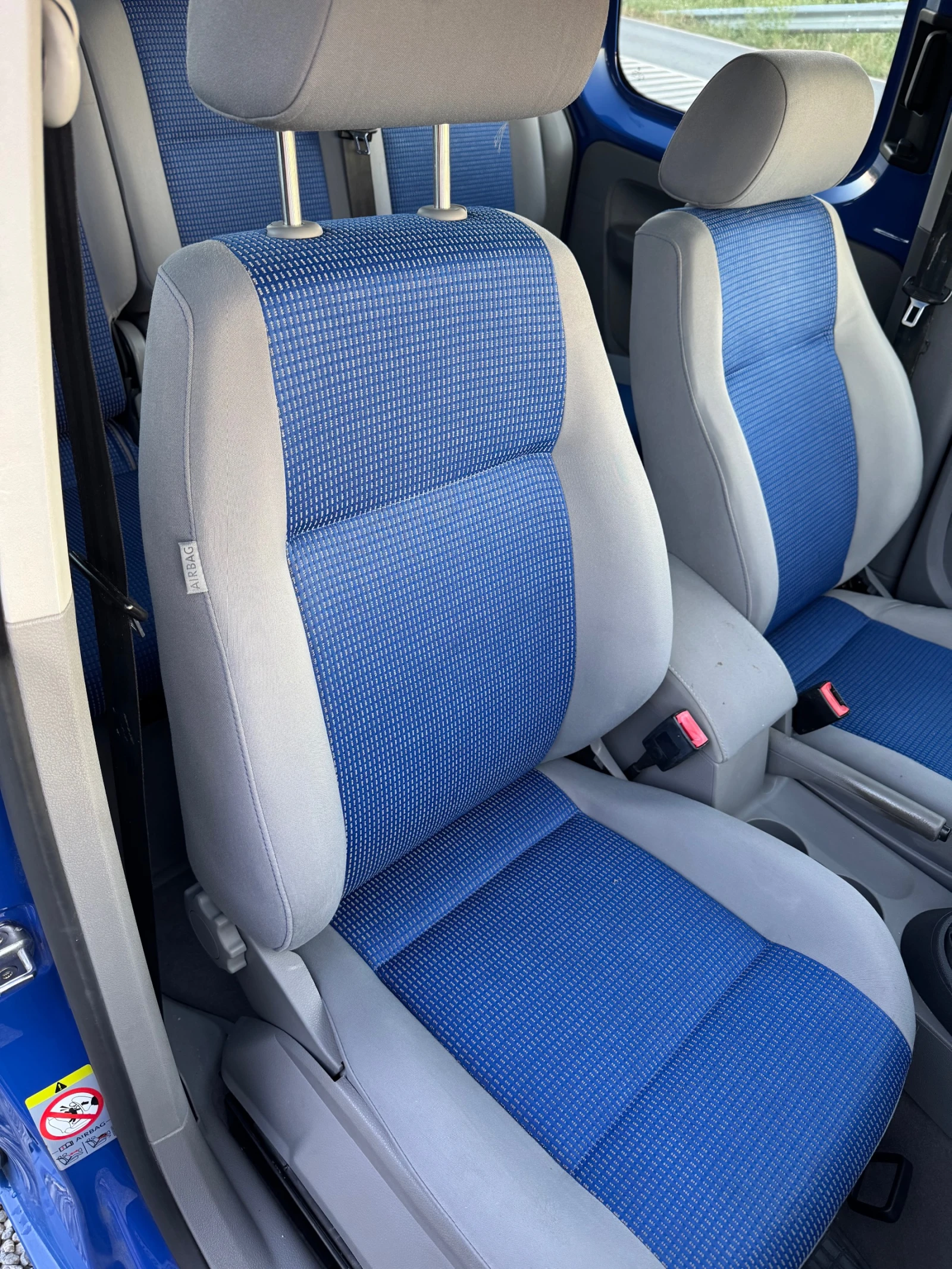 VW Caddy 1.6i* 102кс* Климатик* Германия* , снимка 10 - Автомобили и джипове - 55247133