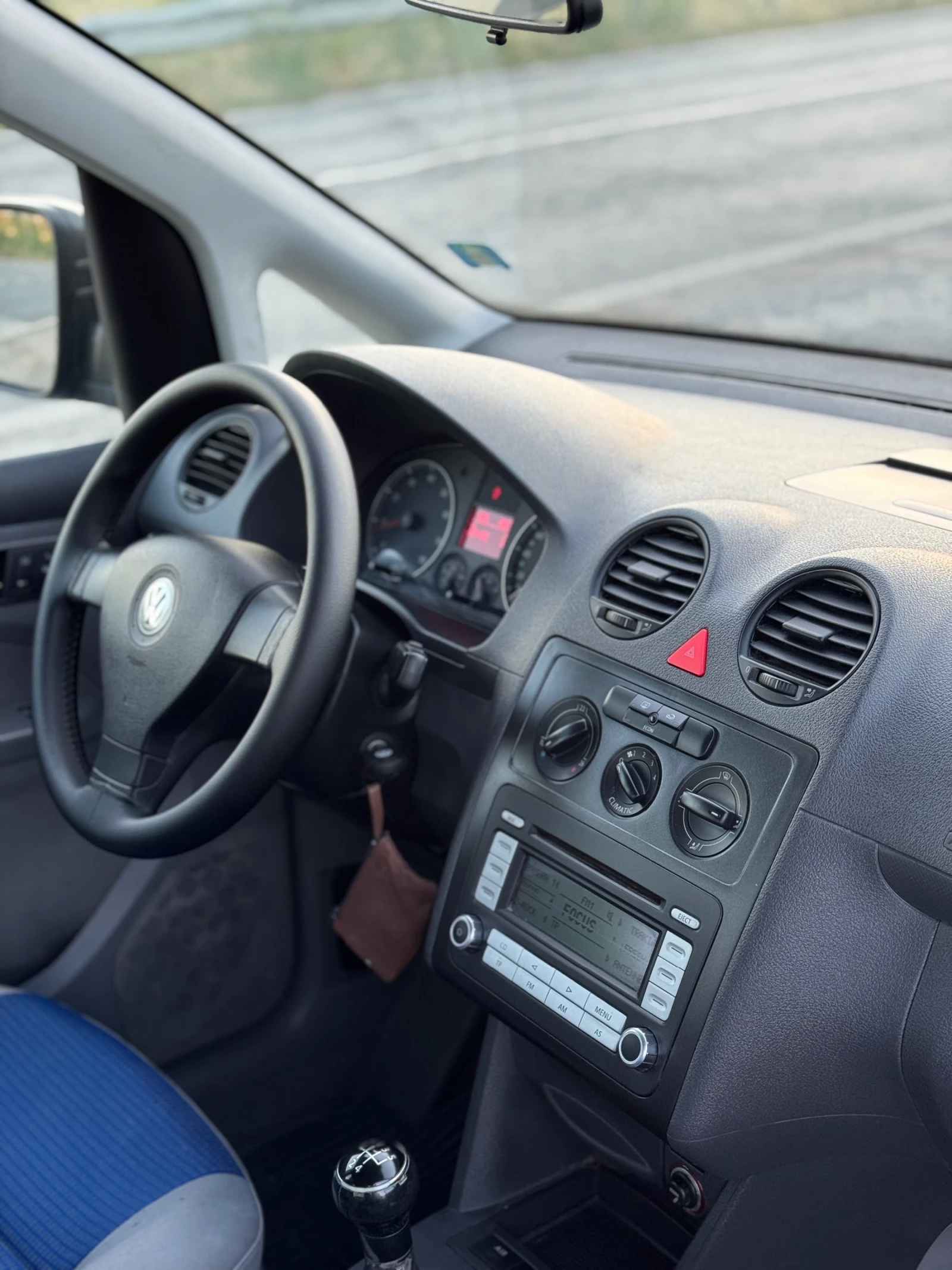 VW Caddy 1.6i* 102кс* Климатик* Германия* , снимка 9 - Автомобили и джипове - 55247133