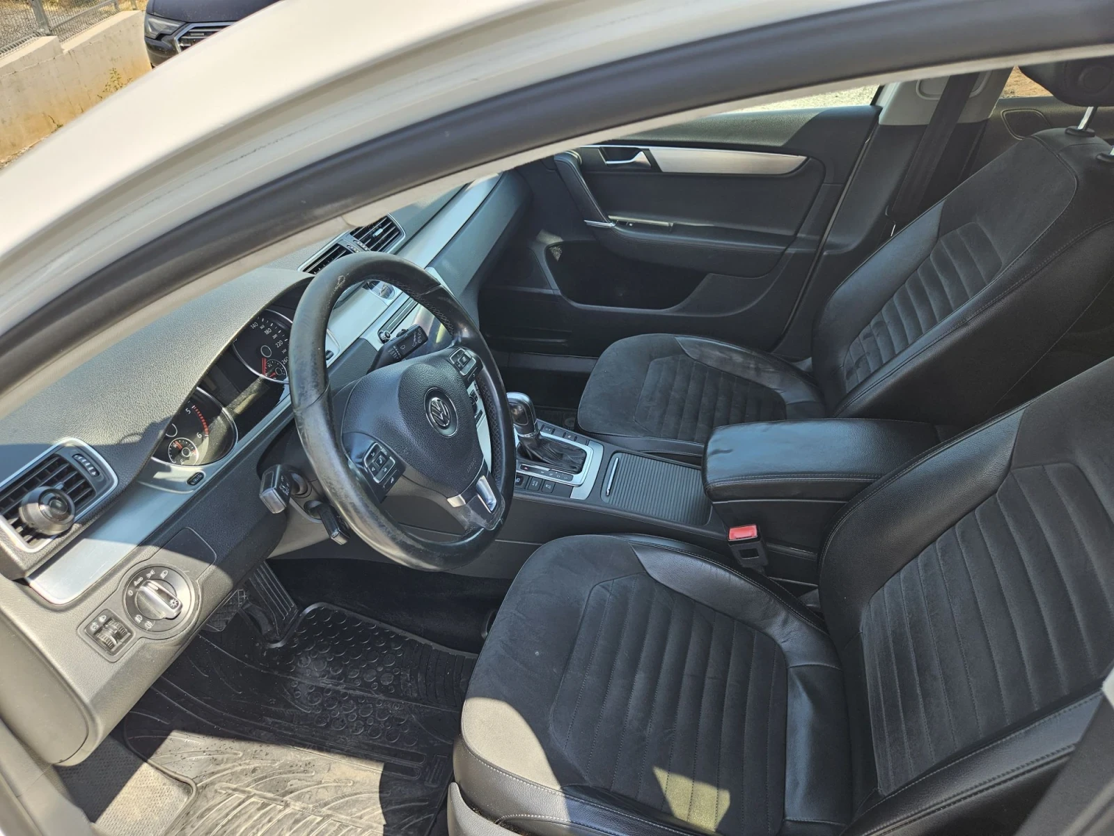 VW Passat 2.0 TDI AUTOMATIC, снимка 13 - Автомобили и джипове - 55655354