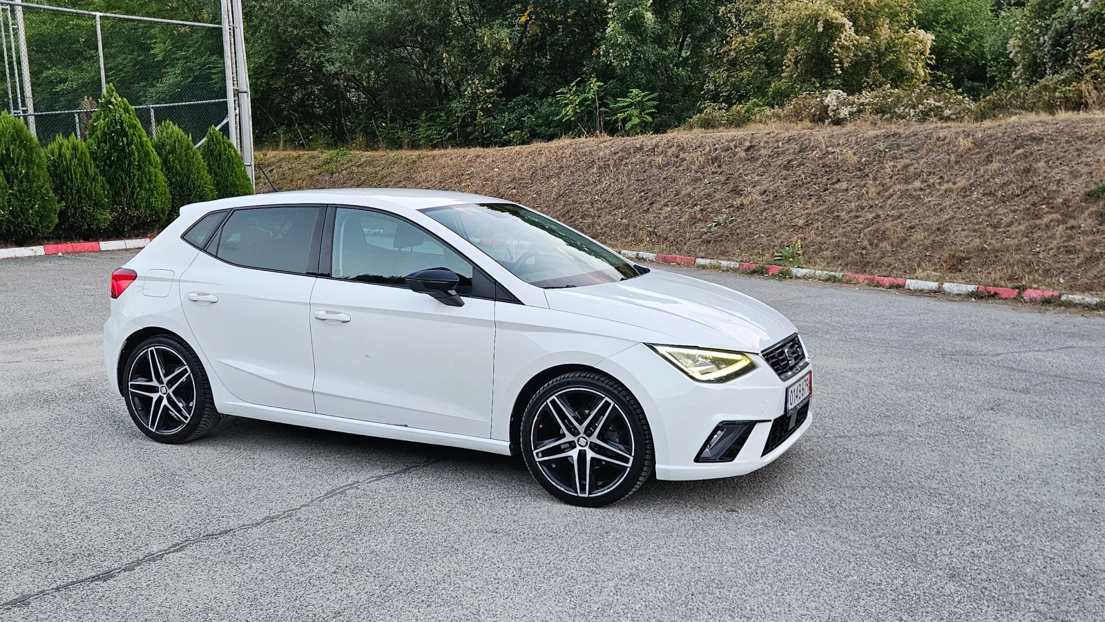 Seat Ibiza 1.6 TDI FR/NAVIG/KLIMATRON/DISTRONIK, снимка 7 - Автомобили и джипове - 56242184