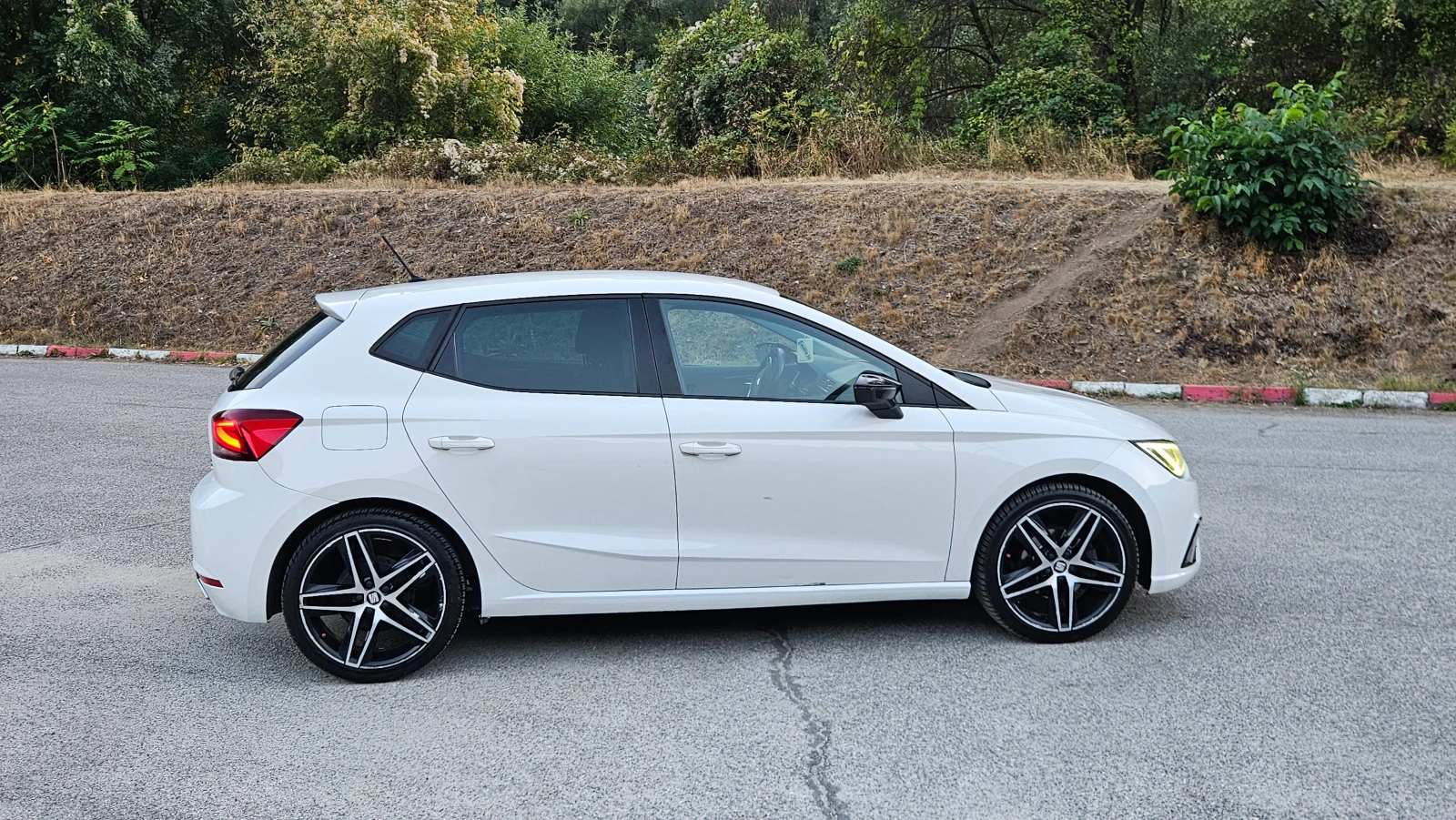 Seat Ibiza 1.6 TDI FR/NAVIG/KLIMATRON/DISTRONIK, снимка 6 - Автомобили и джипове - 56242184