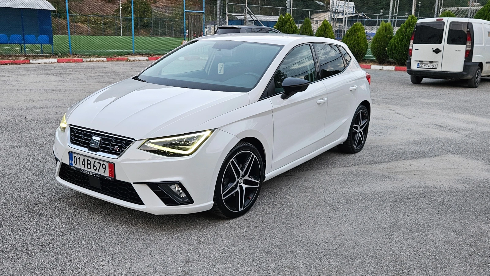 Seat Ibiza 1.6 TDI FR/NAVIG/KLIMATRON/DISTRONIK, снимка 2 - Автомобили и джипове - 56242184