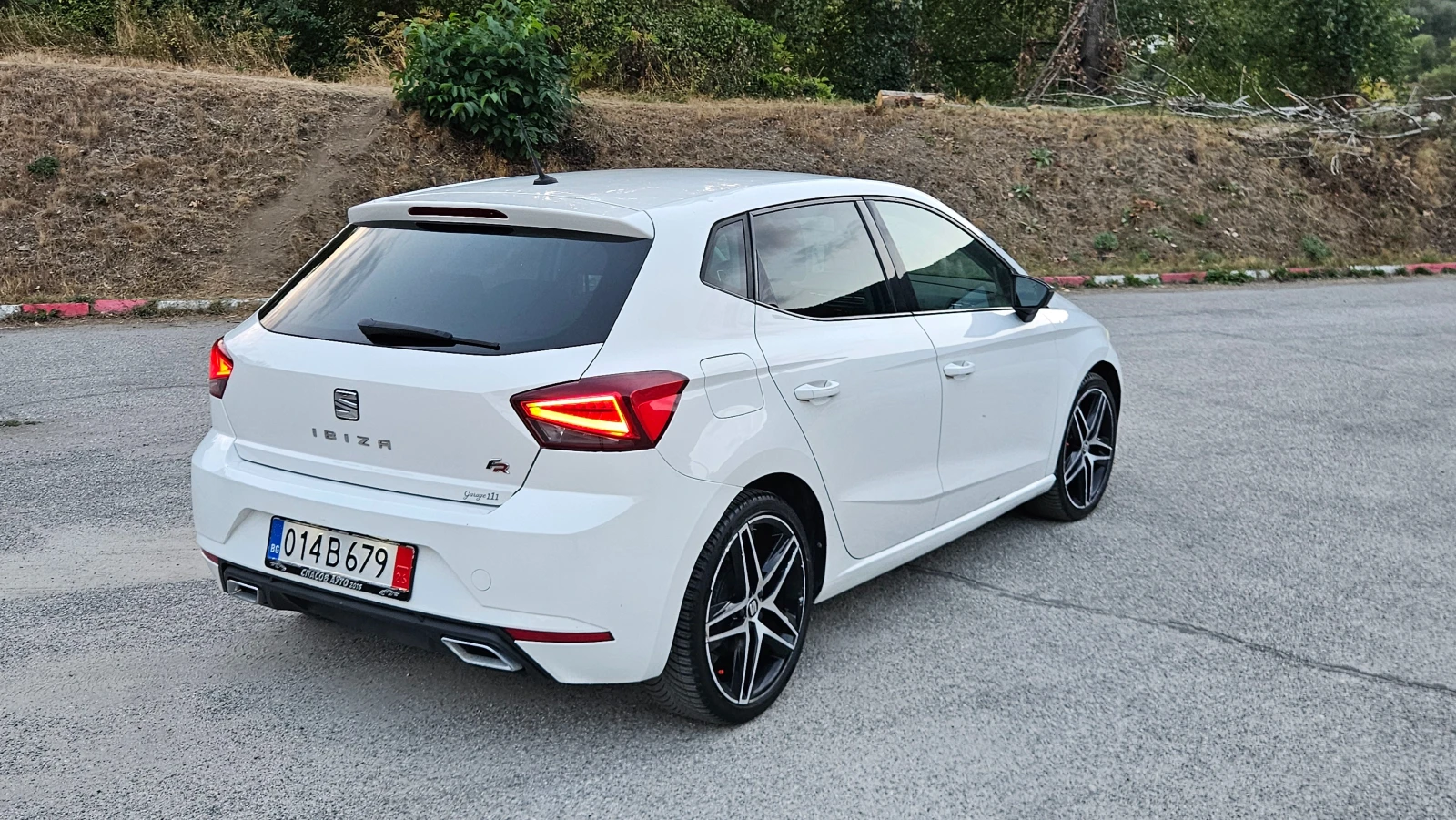 Seat Ibiza 1.6 TDI FR/NAVIG/KLIMATRON/DISTRONIK, снимка 5 - Автомобили и джипове - 56242184