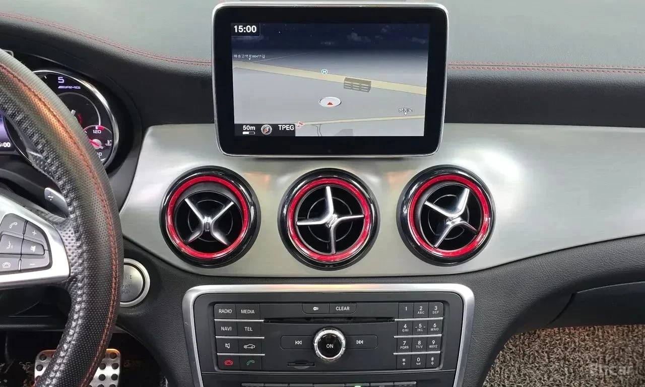 Mercedes-Benz CLA 45 AMG, снимка 13 - Автомобили и джипове - 56736706