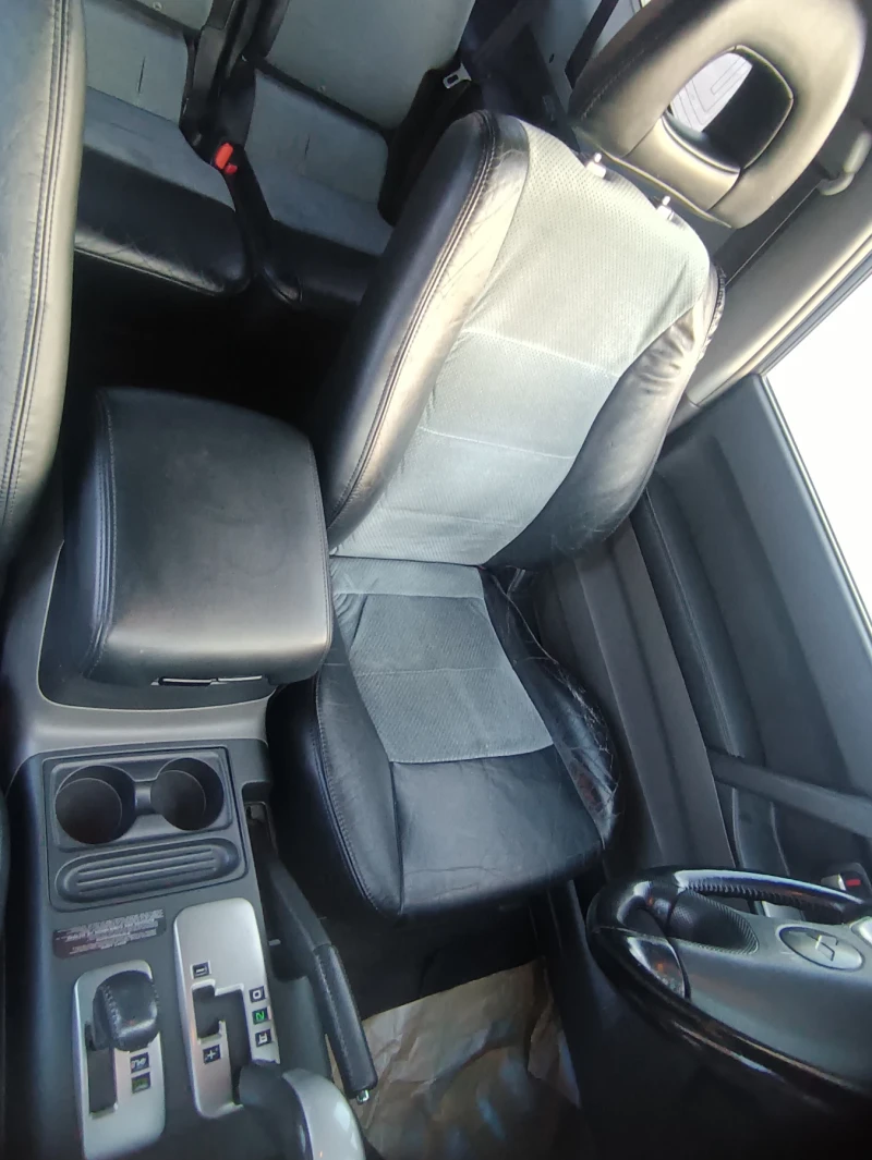 Mitsubishi Pajero, снимка 9 - Автомобили и джипове - 52817518