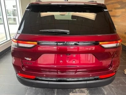 Jeep Grand cherokee * Altitude * CARFAX * БЕЗ ПЪРВОНАЧАЛНА ВНОСКА, снимка 3 - Автомобили и джипове - 53232185