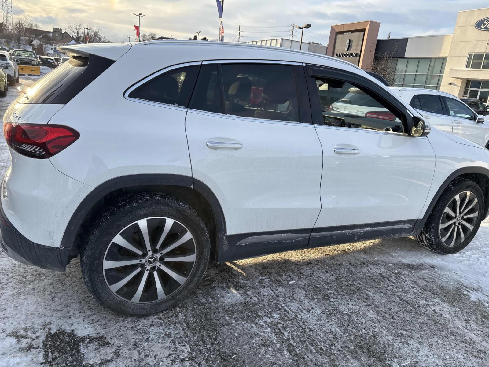 Mercedes-Benz GLA 250 2.0L 4MATIC - изображение 3