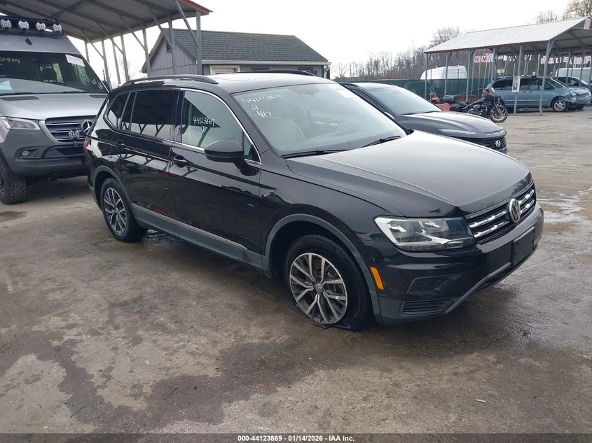 VW Tiguan * 4MOTION* , снимка 11 - Автомобили и джипове - 54037616