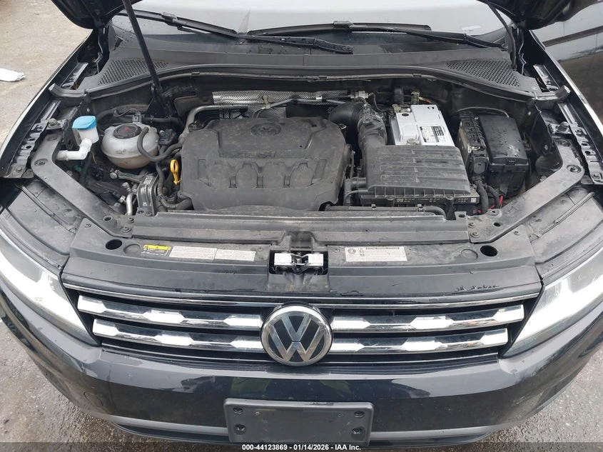 VW Tiguan * 4MOTION* , снимка 7 - Автомобили и джипове - 54037616