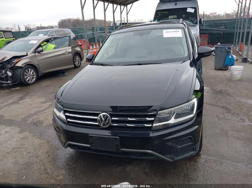 VW Tiguan * 4MOTION* , снимка 9 - Автомобили и джипове - 54037616