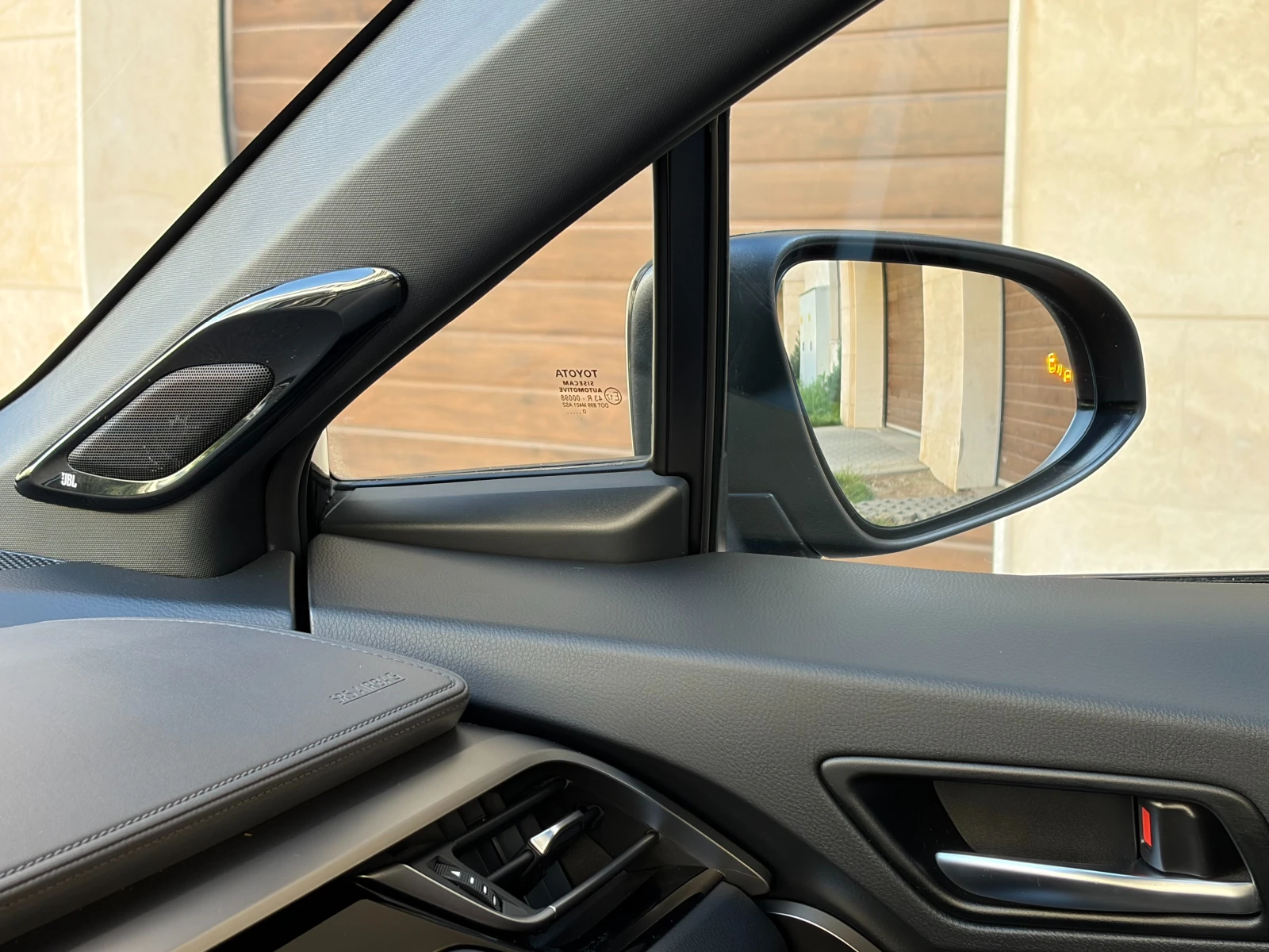 Toyota C-HR 2.0 Hybrid e-CVT Classy Facelift- в Гаранция, снимка 17 - Автомобили и джипове - 54598658