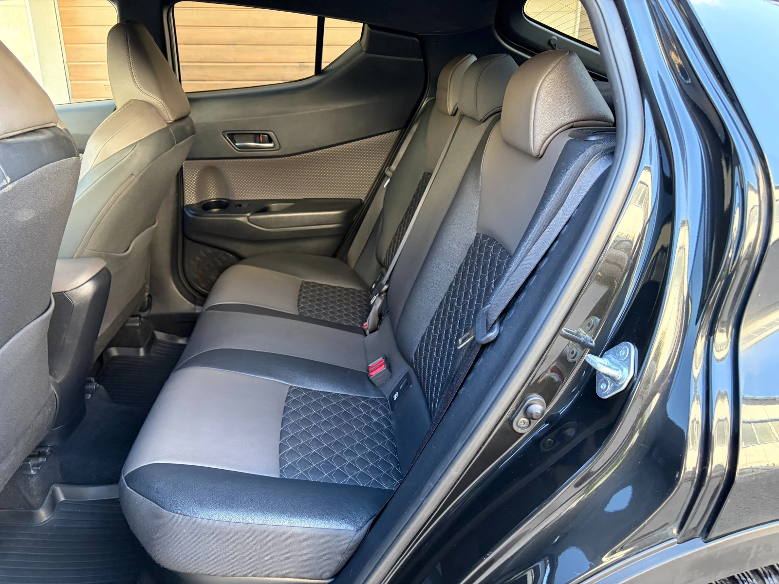 Toyota C-HR 2.0 Hybrid e-CVT Classy Facelift- в Гаранция, снимка 14 - Автомобили и джипове - 54598658