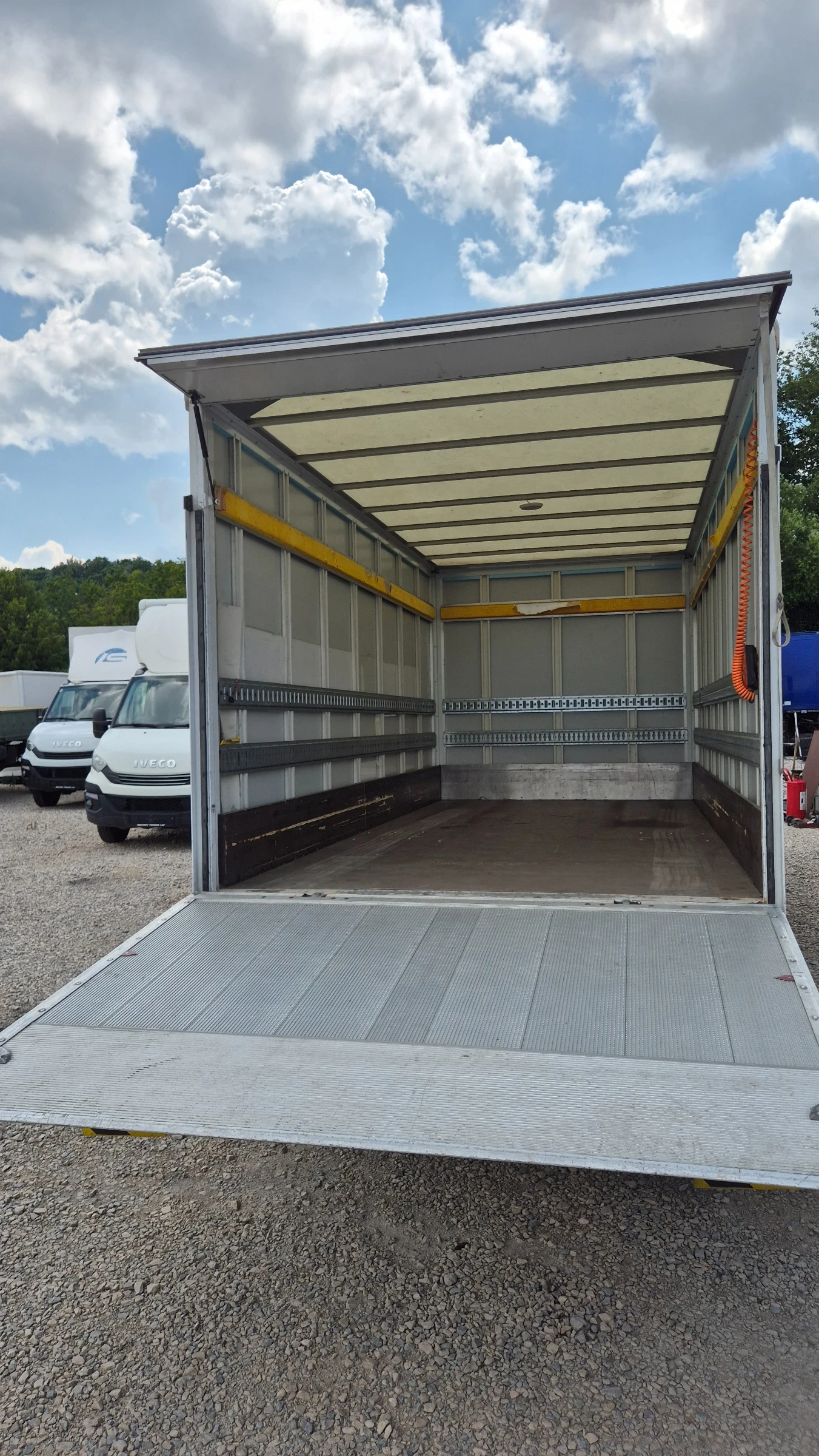 Iveco Daily 35c17* 4.60м.* 1000кг.БОРД* КЛИМА* ШВЕЙЦАРИЯ* , снимка 11 - Бусове и автобуси - 55324454