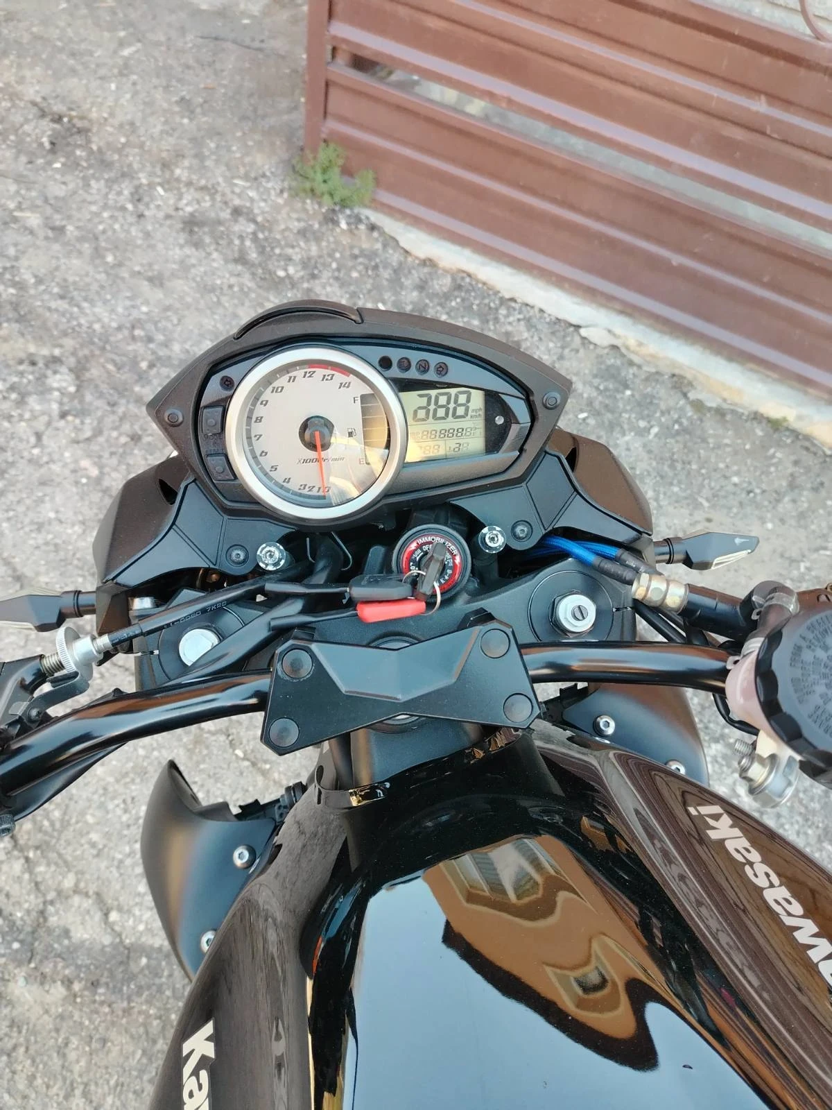 Kawasaki Z 750 кубика, снимка 4 - Мотоциклети и мототехника - 53807460