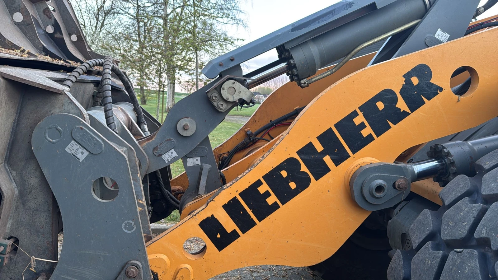Челен товарач Liebherr 2 БРОЯ L 550 Xpower ЛИЗИНГ - изображение 6