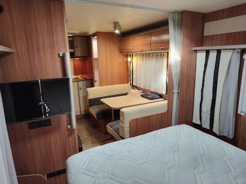 Каравана Burstner, снимка 6 - Каравани и кемпери - 54359293