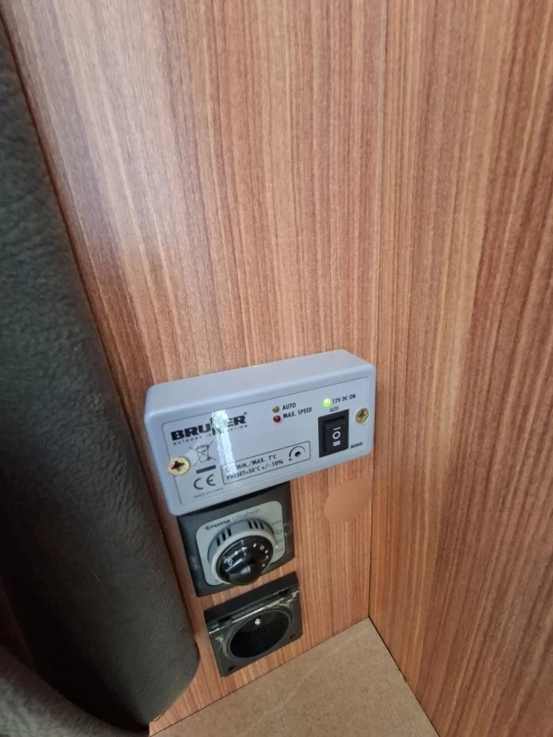 Каравана Burstner, снимка 14 - Каравани и кемпери - 54359293