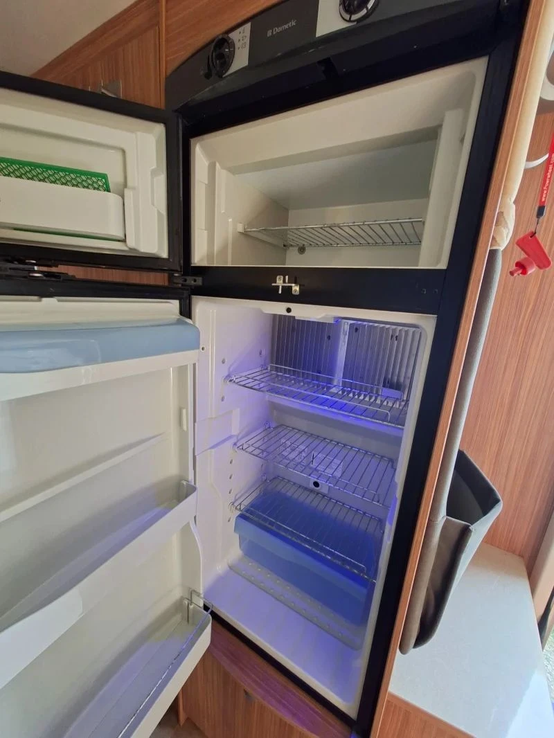 Каравана Burstner, снимка 10 - Каравани и кемпери - 54359293