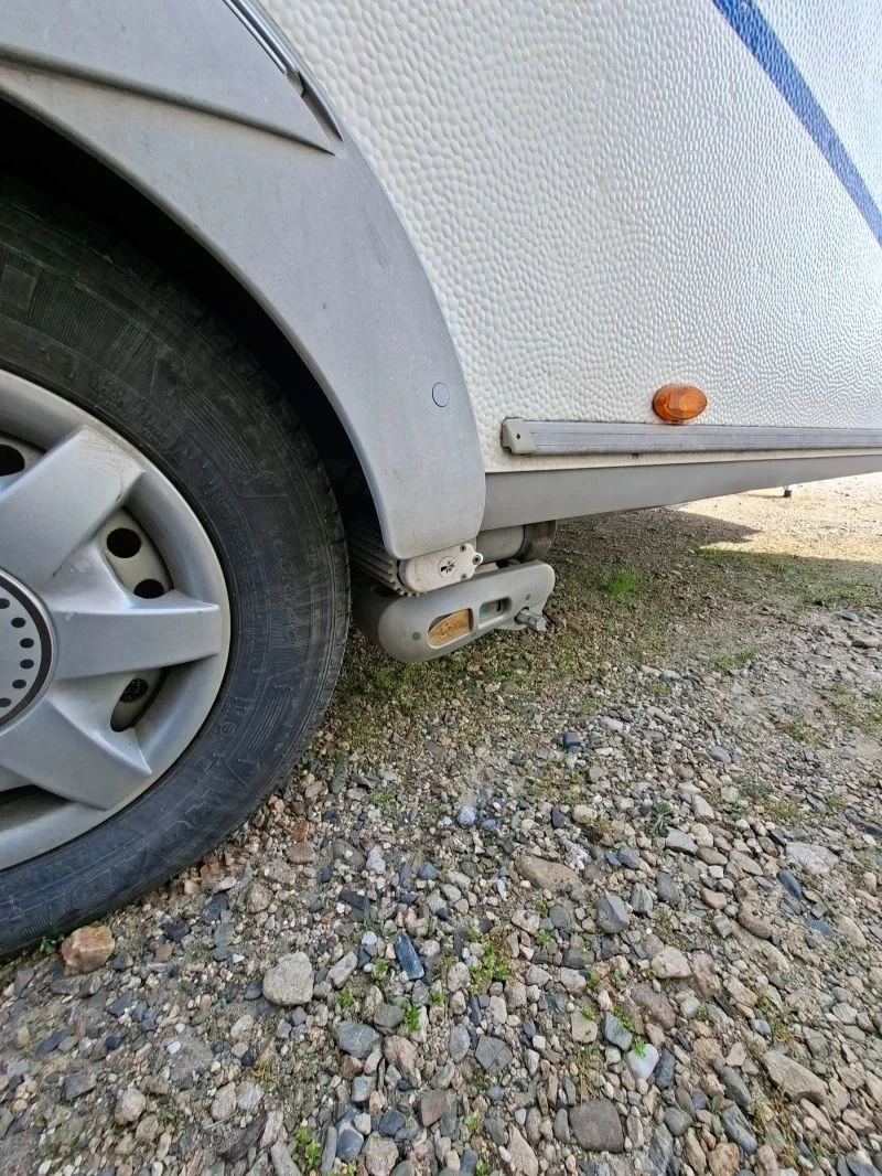 Каравана Burstner, снимка 15 - Каравани и кемпери - 54359293