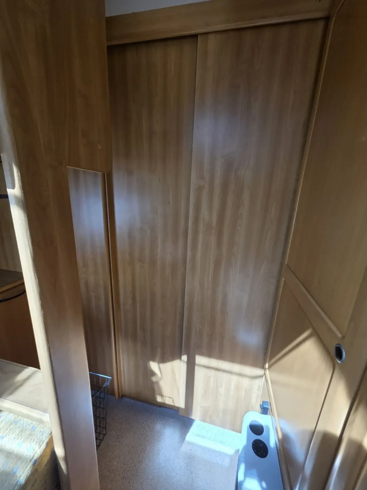 Каравана Knaus Royale Azur 650 SFK, снимка 15 - Каравани и кемпери - 54615050