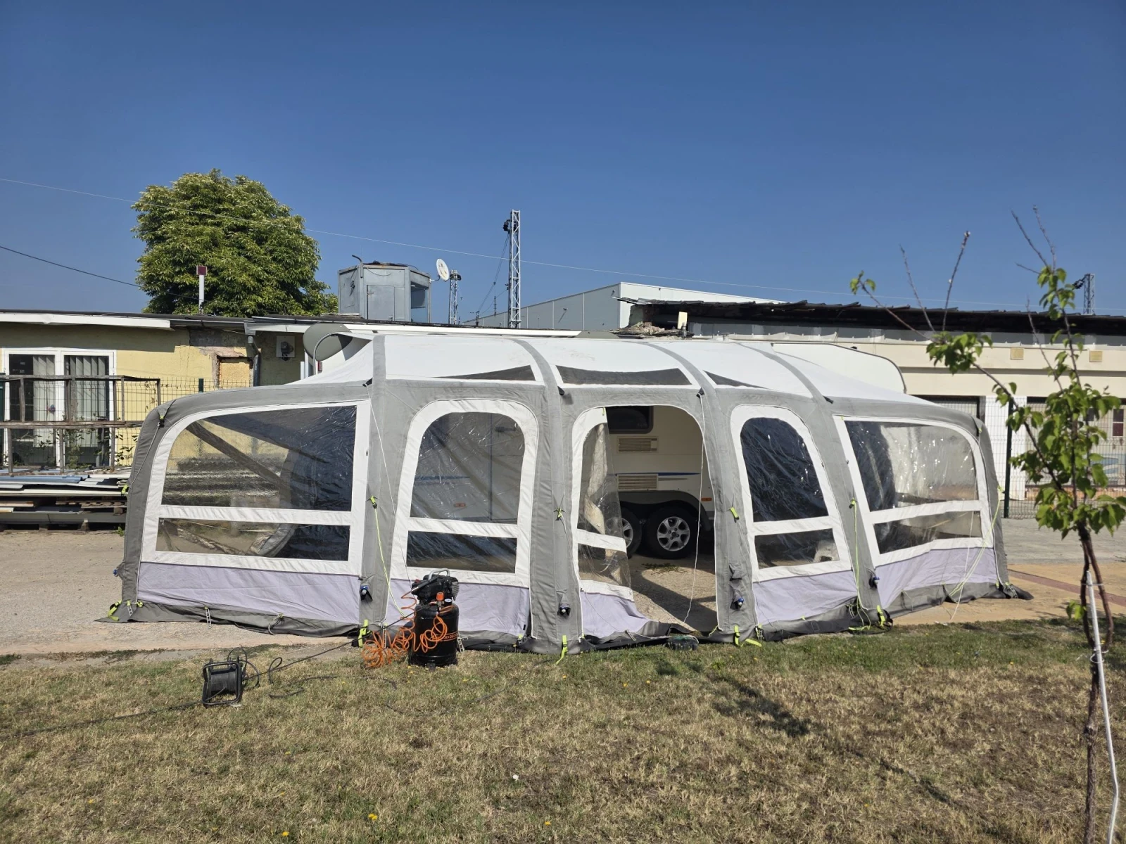 Каравана Knaus Royale Azur 650 FSK + форселт, снимка 7 - Каравани и кемпери - 55366262