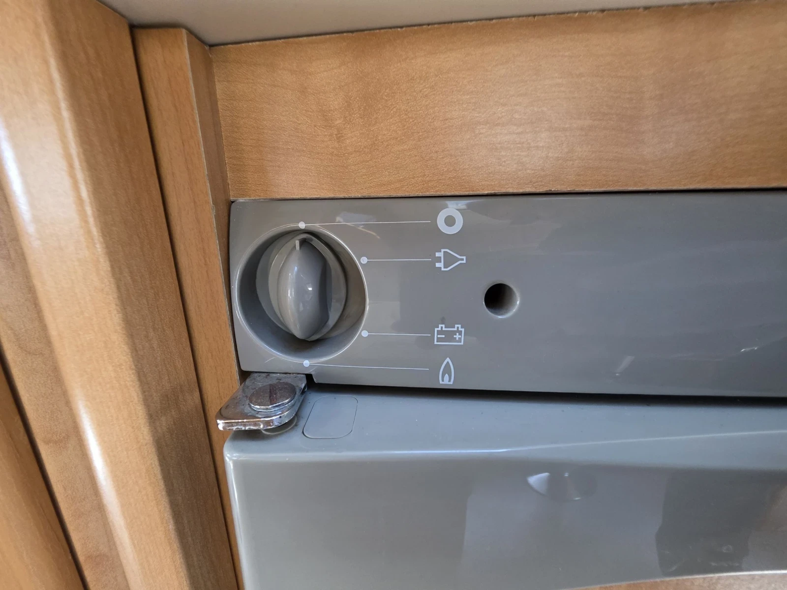 Каравана Knaus Royale Azur 650 SFK, снимка 11 - Каравани и кемпери - 54615050