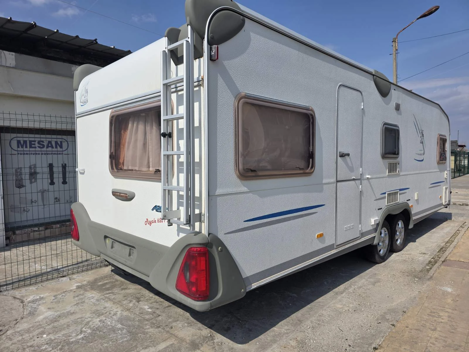 Каравана Knaus Royale Azur 650 SFK, снимка 3 - Каравани и кемпери - 54210694