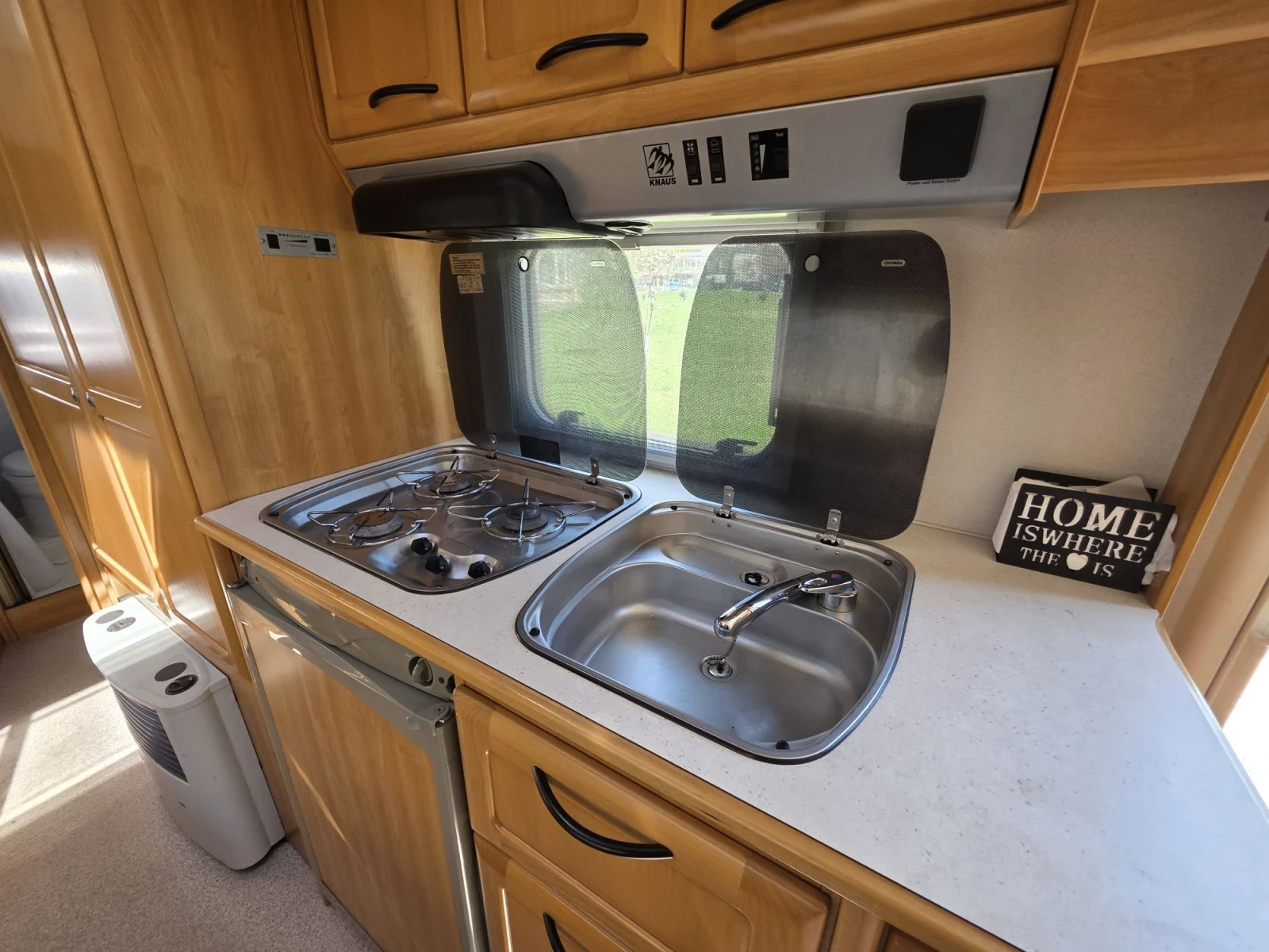 Каравана Knaus Royale Azur 650 FSK + форселт, снимка 16 - Каравани и кемпери - 55366262