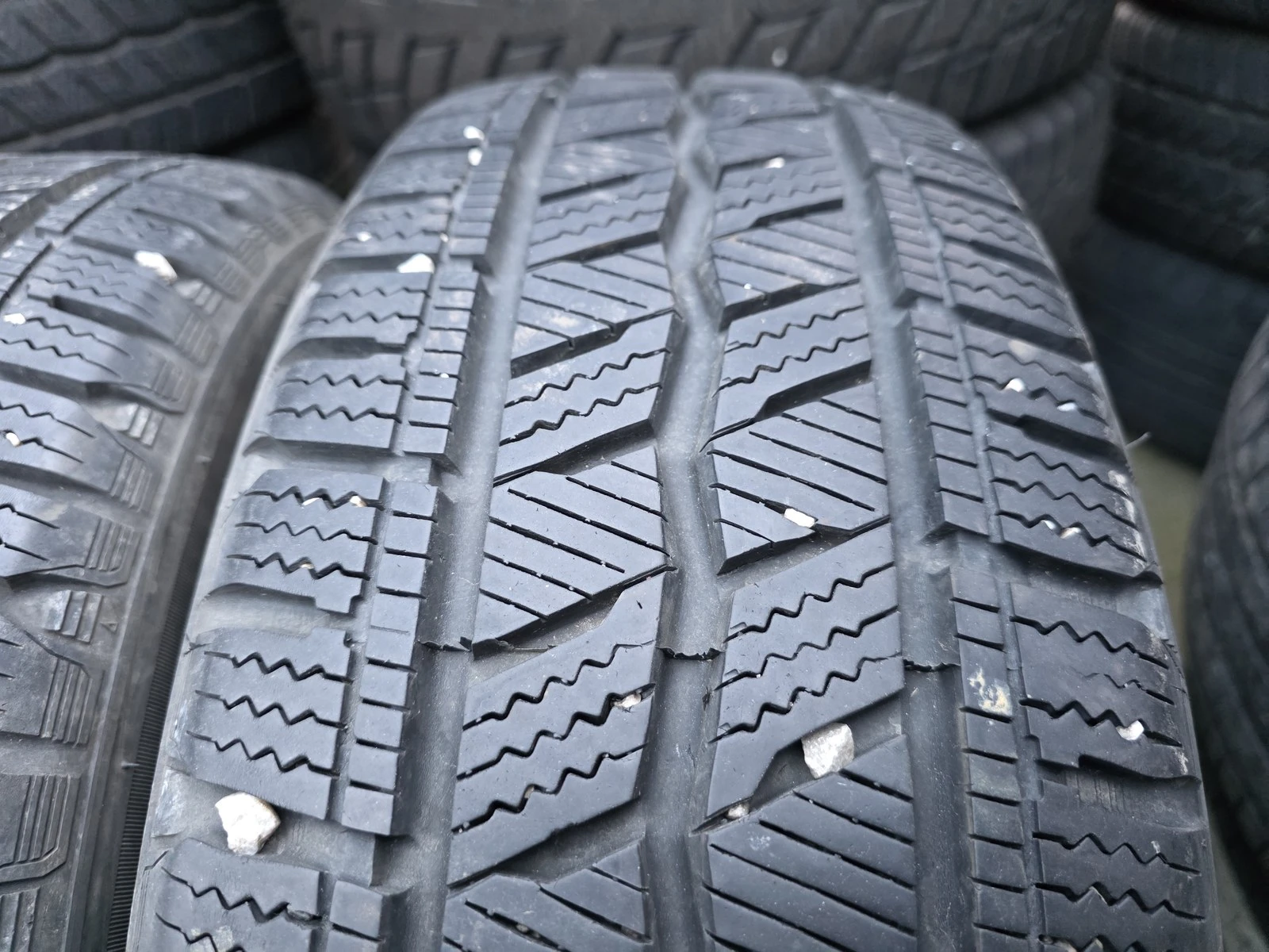 Гуми Зимни 195/60R16, снимка 2 - Гуми и джанти - 56726053