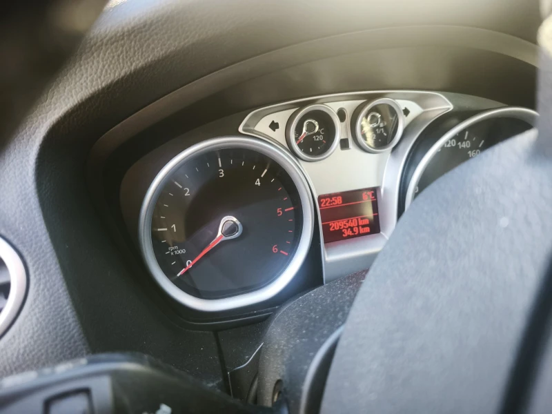 Ford Focus 1.6 TDCI, снимка 3 - Автомобили и джипове - 52949413