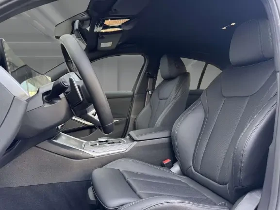 BMW 330 i xDrive = M-Sport Pro = Гаранция, снимка 3 - Автомобили и джипове - 53235040