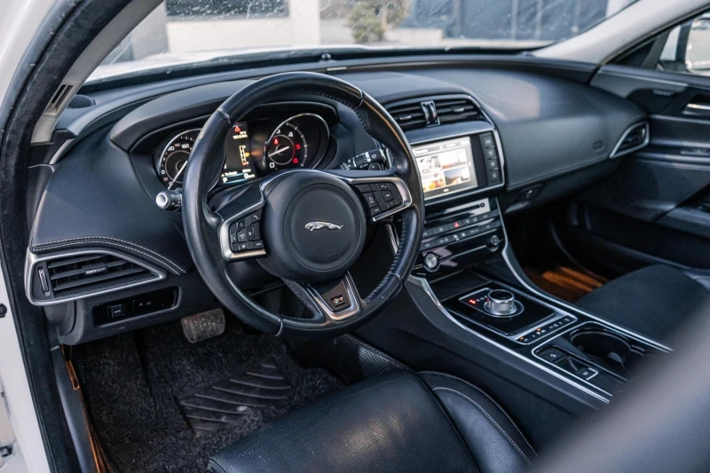 Jaguar XE R-SPORT, снимка 14 - Автомобили и джипове - 53404601