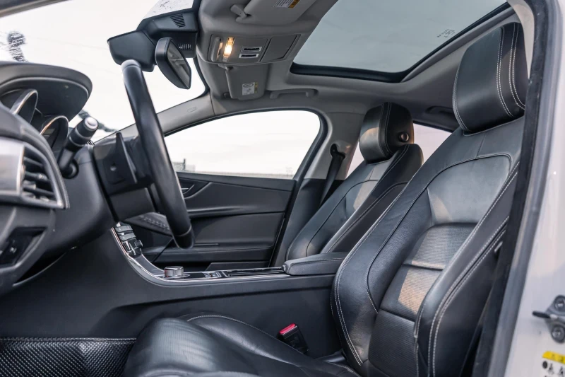 Jaguar XE R-SPORT, снимка 16 - Автомобили и джипове - 53404601