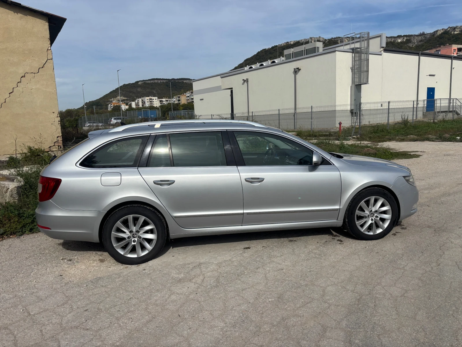 Skoda Superb 2.0TDI - изображение 2