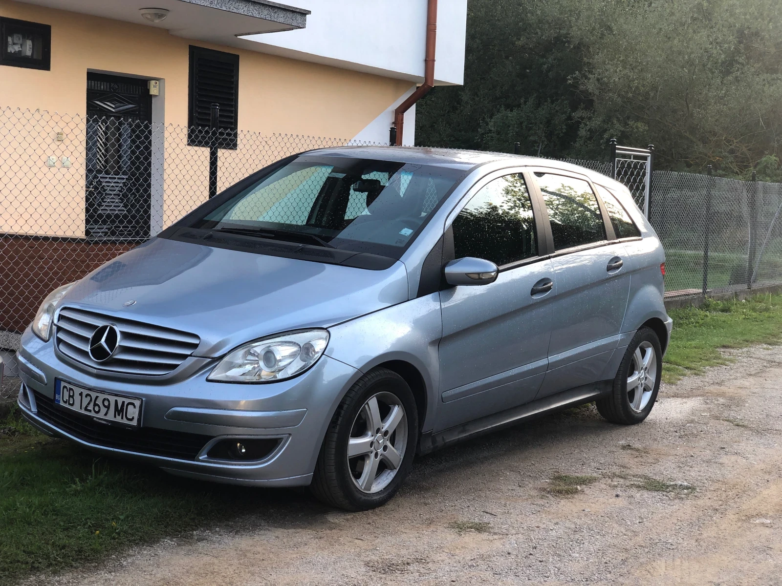 Mercedes-Benz B 180  - изображение 2