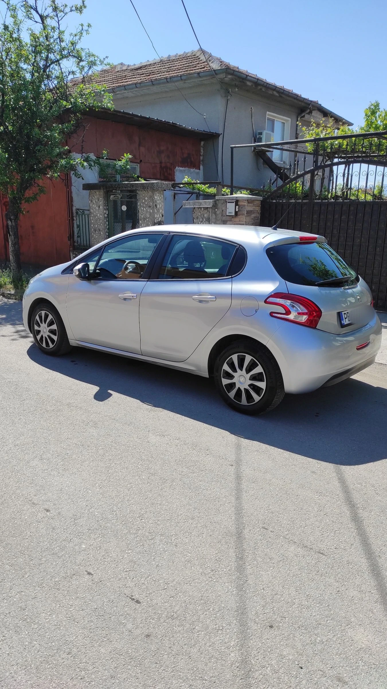 Peugeot 208 1.6 HDI 92кс.  - изображение 9