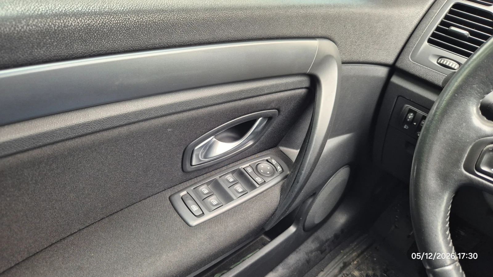 Renault Laguna 1.5Dci , снимка 16 - Автомобили и джипове - 54196664