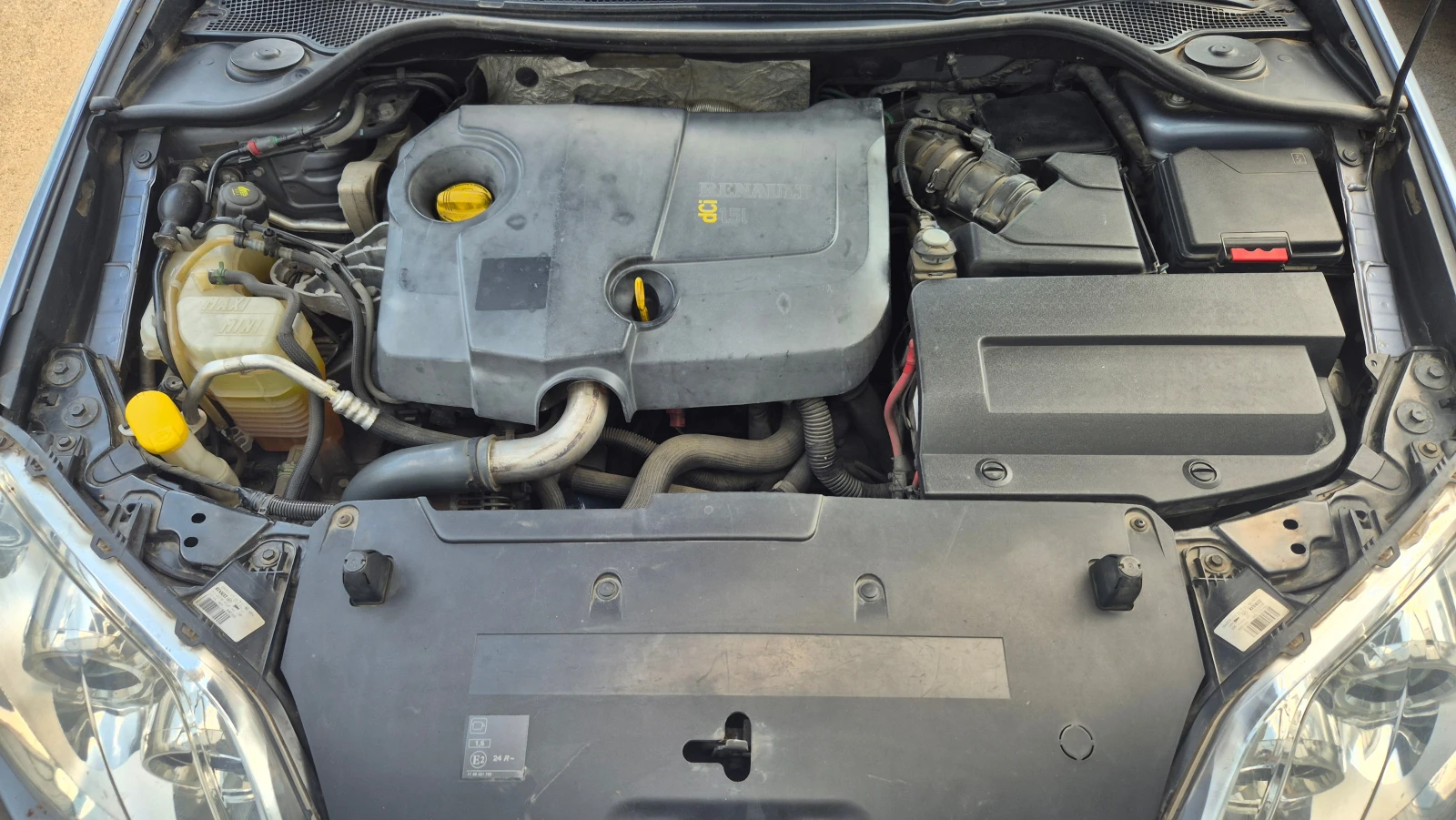 Renault Laguna 1.5Dci , снимка 17 - Автомобили и джипове - 54196664