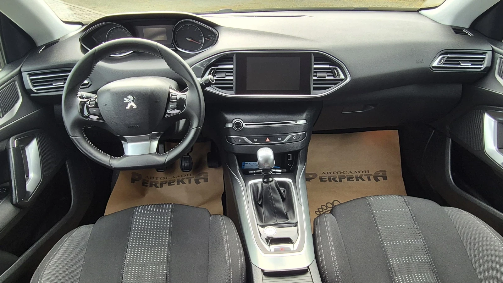 Peugeot 308 1.6 HDI 115к.с., снимка 11 - Автомобили и джипове - 54205423
