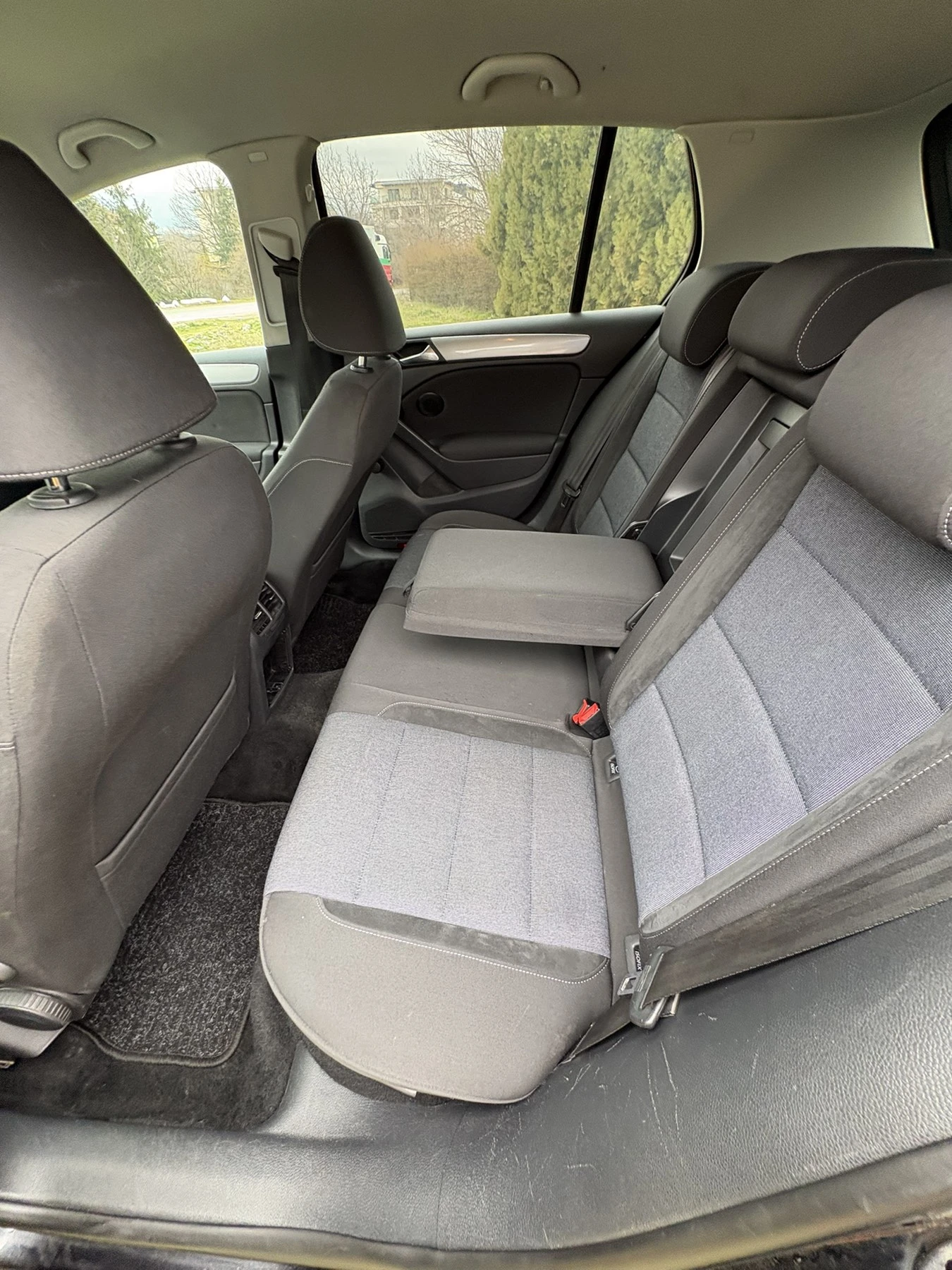 VW Golf 1.6 TDI, снимка 6 - Автомобили и джипове - 54266605